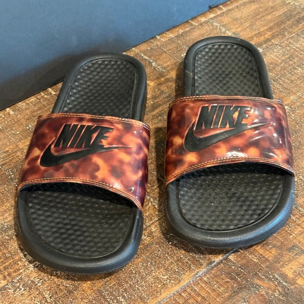 Nike Women's Benassi JDI Tortoise Print Slide Size 8 Sandals Black Brown